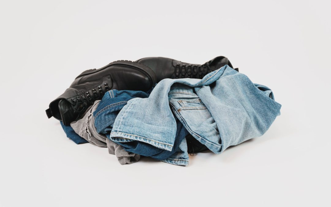 Episode 258 – Mindful Moment Series – Tip 92 – throw out, recycle or donate clothes